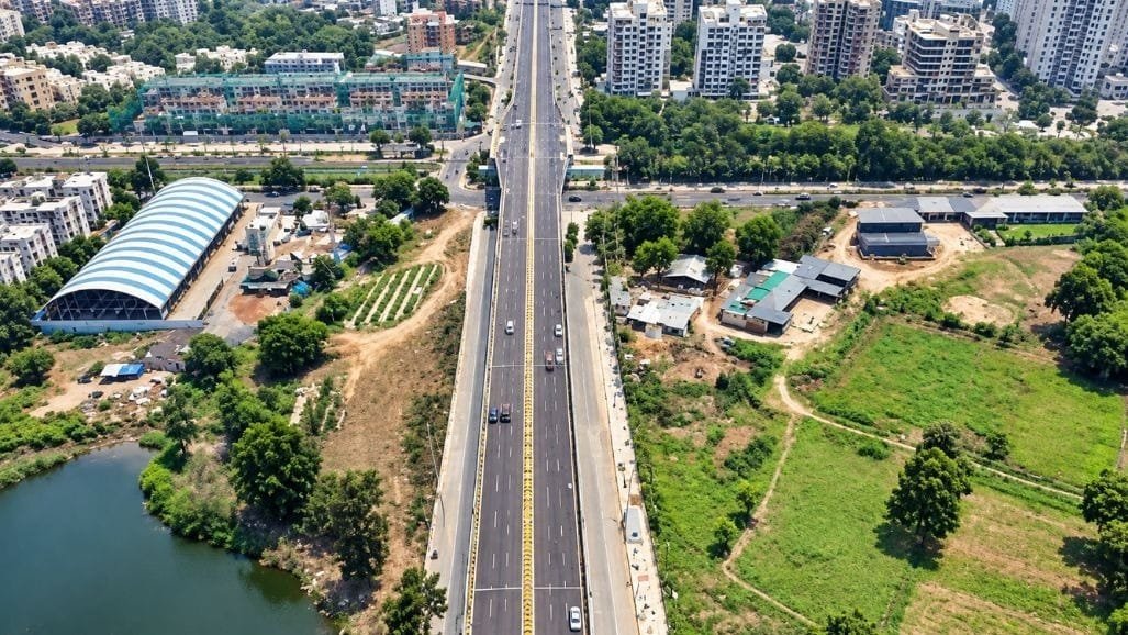 અમદાવાદ: ખામીયુક્ત મકરબા બ્રિજની તપાસ કરનારી એજન્સી પોતે જ બ્રિજ બનાવનારી, લોકોમાં રોષ