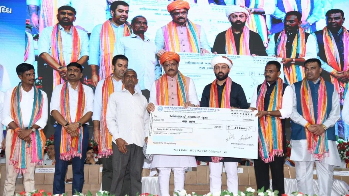 રાજકોટ બેડી યાર્ડમાં વિઠ્ઠલભાઈ રાદડિયાની પ્રતિમા અનાવરણ, ચેરમેન બોઘરાએ 5 વર્ષનો હિસાબ આપ્યો