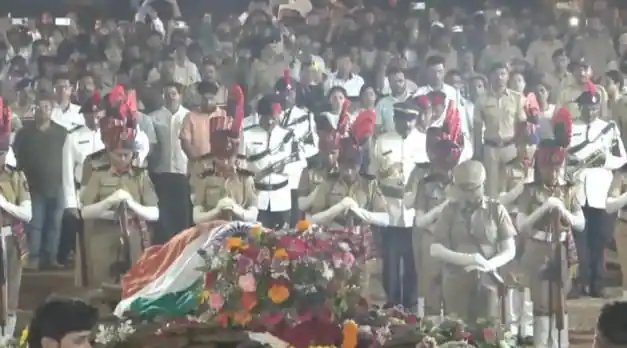 નાના પાટેકરનું નિધન: પુણેના ડોંજે ગામમાં રાજ્ય સન્માન સાથે અંતિમ સંસ્કાર