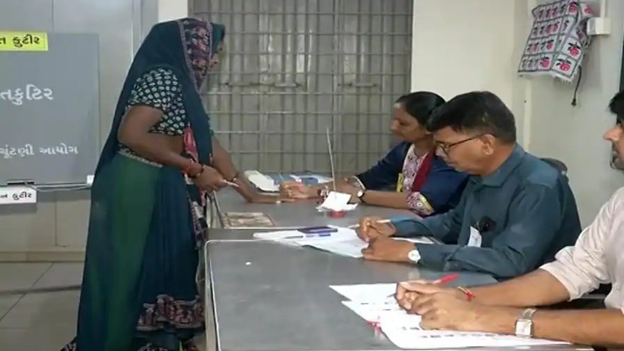 ગાંધીનગર મનપા ચૂંટણી આજે: 44 બેઠકો માટે 295 મથકો પર મતદાન, 2.59 લાખ મતદારો નક્કી કરશે ભાવિ