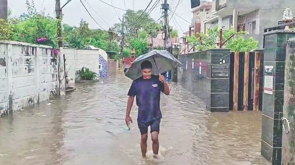 જમ્મુમાં 3 કલાકમાં 185.6 મિમી વરસાદ: 71 વર્ષનો રેકોર્ડ તૂટ્યો, મહિલા સહિત 2ના મોત