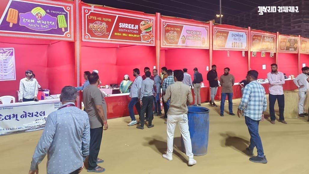 અમદાવાદમાં નવરાત્રિના પ્રથમ દિવસે 148 ફૂડ સ્ટોલની તપાસ, 41 પાસે FSSAI રજિસ્ટ્રેશન નહોતું