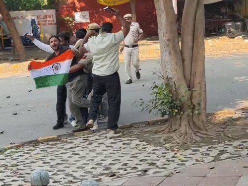 જંતર-મંતર પર તિરંગો લહેરાવતાં CJP નેતાઓની ધરપકડ, દિલ્હી પોલીસે સૌરવ દાસ અને આશુતોષ રાંકાને લીધા દબોચી