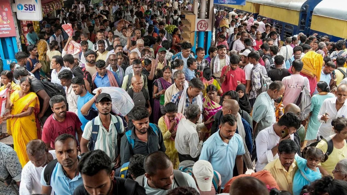 દિવાળી-છઠ પૂજા: અમદાવાદથી ઉત્તર ભારતની ટ્રેનોમાં ટિકિટ માટે ભારે હાલાકી
