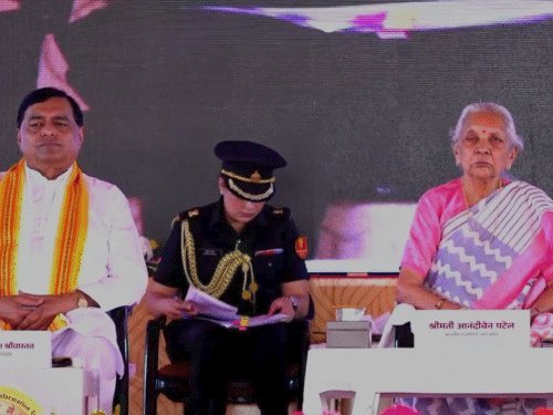 ગર્લફ્રેન્ડ બનાવવામાં ખોટું નથી, પણ લગ્નનું વચન નિભાવો: રાજ્યપાલ આનંદીબેન પટેલ