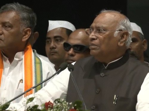 પટનામાં કોંગ્રેસ કાર્યક્રમમાં હોબાળો: ખડગેના નિવેદન પર વિવાદ, ભાજપનો પ્રતિકાર