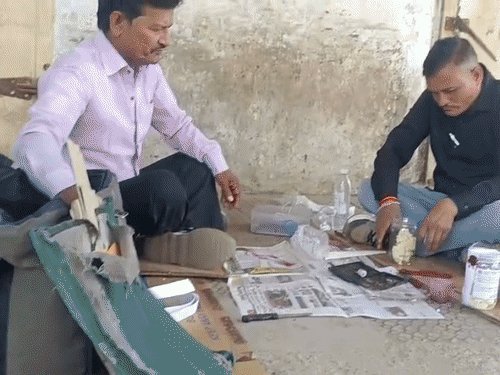 અમદાવાદ: દિવાળી પહેલાં 40,500 કિલો શંકાસ્પદ માવો જપ્ત, રાધિકા ફૂડ પ્રોડક્ટ્સના કોલ્ડ સ્ટોરેજ પર કાર્યવાહી