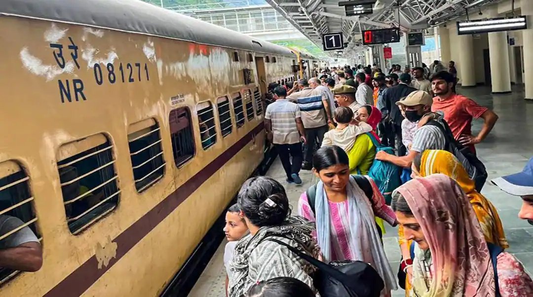 ટ્રેનમાં સામાન ભૂલી ગયા? RPF પાસે ફરિયાદ કરો, વસૂલાતમાં 43% વધારો