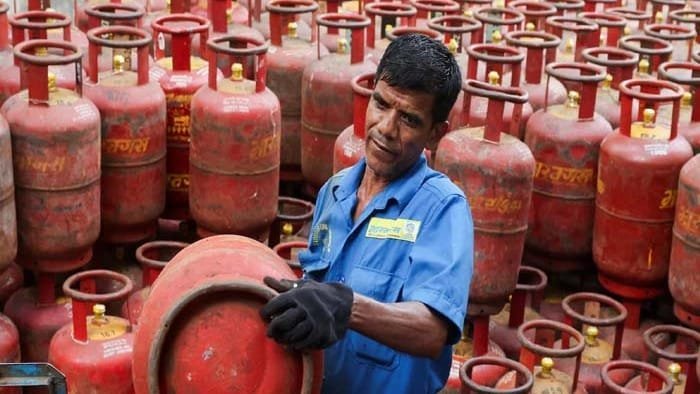 LPG સિલિન્ડર માટે હવે 600 રૂપિયા સુધીની માઈક્રો-લોન, 0% વ્યાજ અને સાપ્તાહિક 100 રૂપિયાના હપ્તા