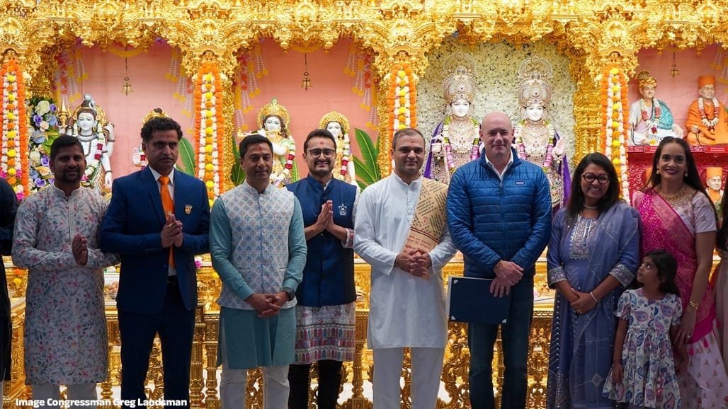 અમેરિકન ચૂંટણીમાં ભારતીય મતદારોને રિઝવવા ઉમેદવારોની અનોખી કોશિશ: ઢોસાથી મંદિર સુધી
