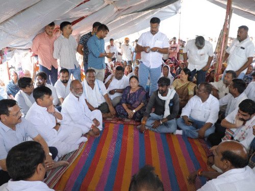 સાગબારા આંદોલનનો અંત: સરકારે ખેડૂતોના દાવા ઝડપી કરવાની ખાતરી આપી