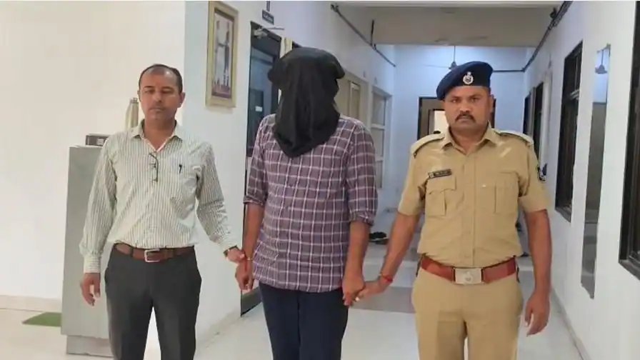 અમદાવાદ: ચાંદખેડામાં સાવકા પિતા સામે દીકરીના દુષ્કર્મનો આરોપ, પોક્સો હેઠળ ધરપકડ