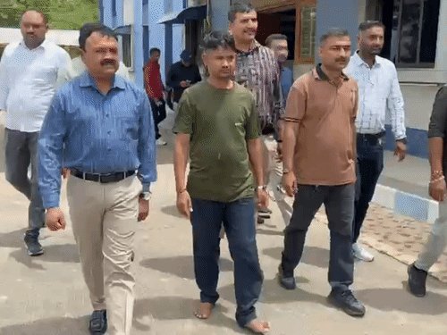 અંજારમાં યુવકની હત્યા: પ્રેમસંબંધની શંકા બાદ પાડોશીએ લોખંડના રોડ વડે મારી નાખ્યો