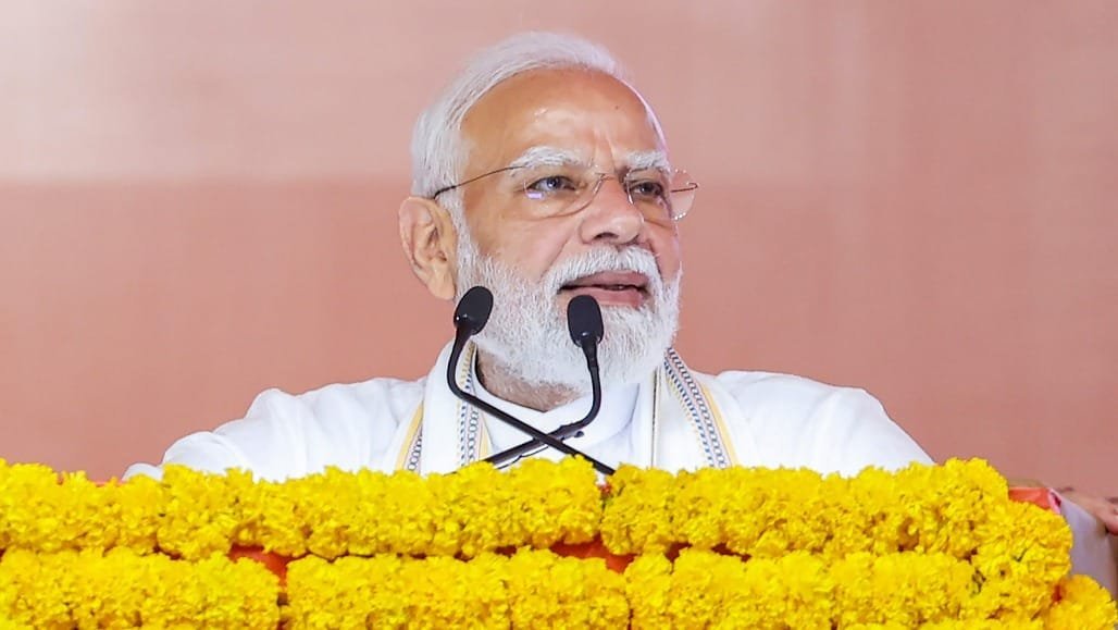 મુંબઈમાં PM મોદીના કાર્યક્રમ પહેલા બે શંકાસ્પદની અટકાયત, નકલી PMO ID અને બંદૂક મળી