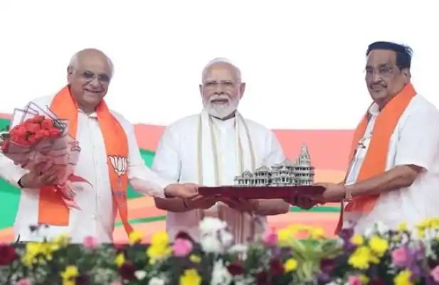 નવસારીમાં ‘નમો કમલમ’નું ઉદ્ઘાટન: PM મોદીએ સી.આર. પાટીલને ‘ભાઈ’ કહી સંબંધો દર્શાવ્યા