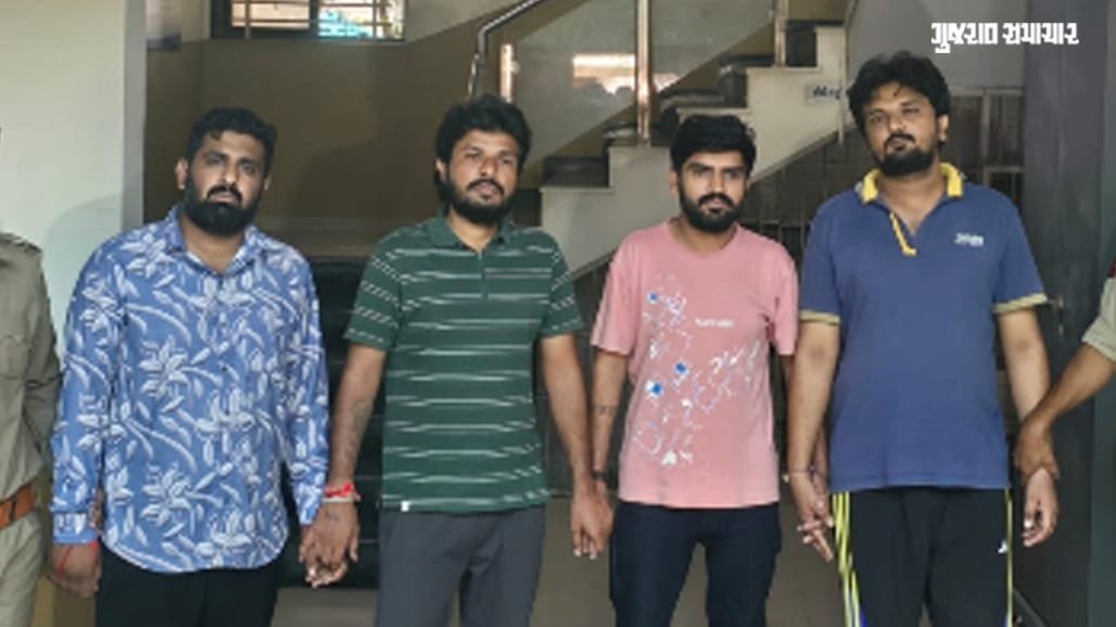 અમદાવાદમાં 20 લાખના બદલે 26 લાખ વ્યાજ વસૂલી ફ્લેટ-દાગીના પચાવવાનો પ્રયાસ, 4 પકડાયા