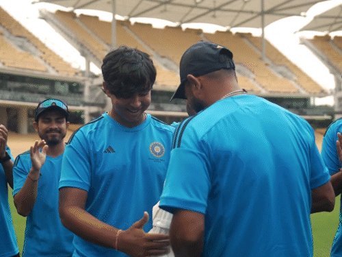 100મી ફર્સ્ટ ક્લાસ મેચમાં શમીની ભાવુક ક્ષણ: વૈભવ સૂર્યવંશીની ભેટથી ઇમોશનલ થયા શમી