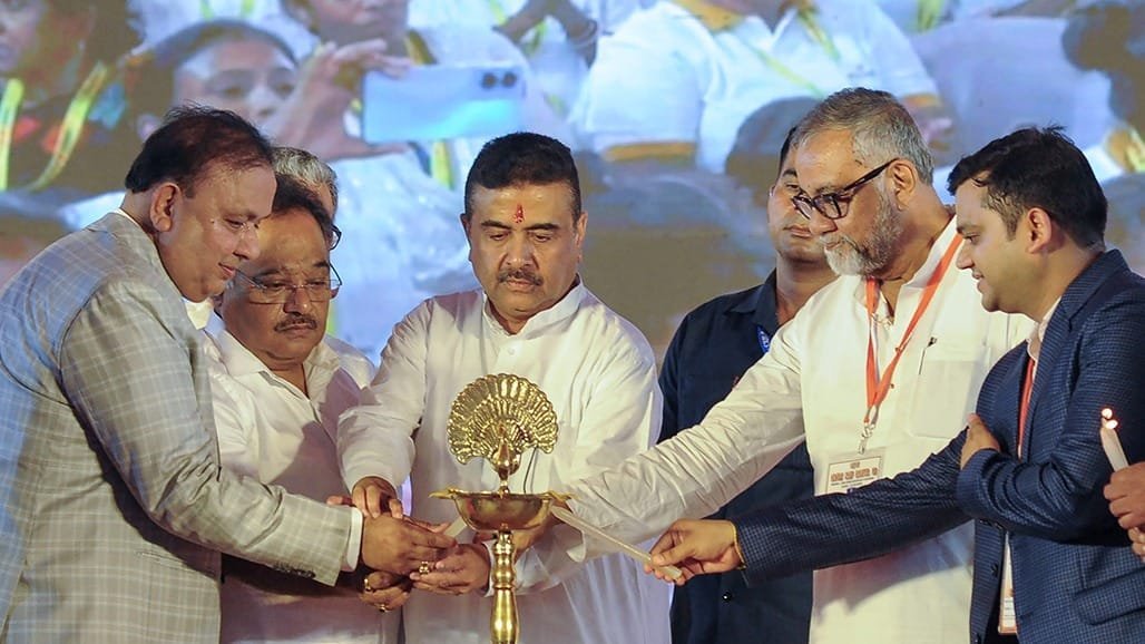 બંગાળમાં સનસનાટી: TMC ના 17 બળવાખોર સાંસદો ભાજપમાં જોડાશે? ભાજપે અટકળોને નકારી