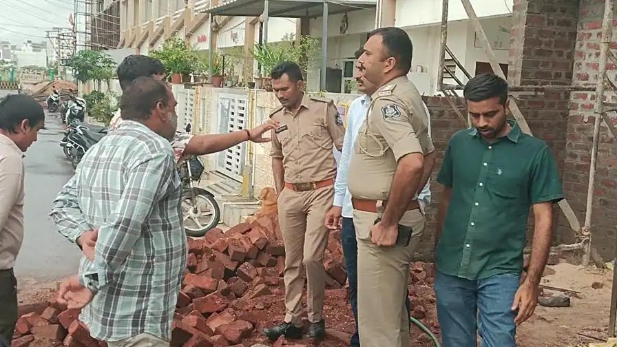 રાજકોટ: બહેનની છેડતી કરનાર યુવકની ગળું દબાવીને હત્યા, ત્રણ ભાઈઓની ધરપકડ