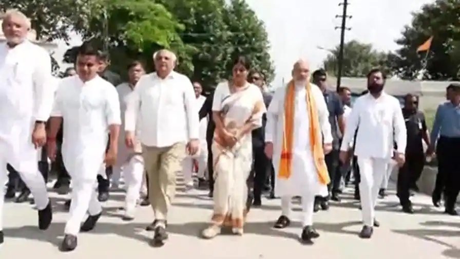 મહેસાણાના વડનગરમાં મોદીના જન્મદિવસે અમિત શાહ અને ભૂપેન્દ્ર પટેલે કરી આરતી, હાટકેશ્વર મંદિર સુધી પદયાત્રા