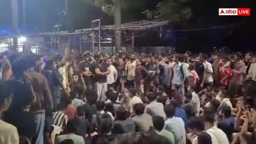 IIT બોમ્બેમાં વિદ્યાર્થીની આત્મહત્યા બાદ વિરોધ, સઘન તપાસની માંગ