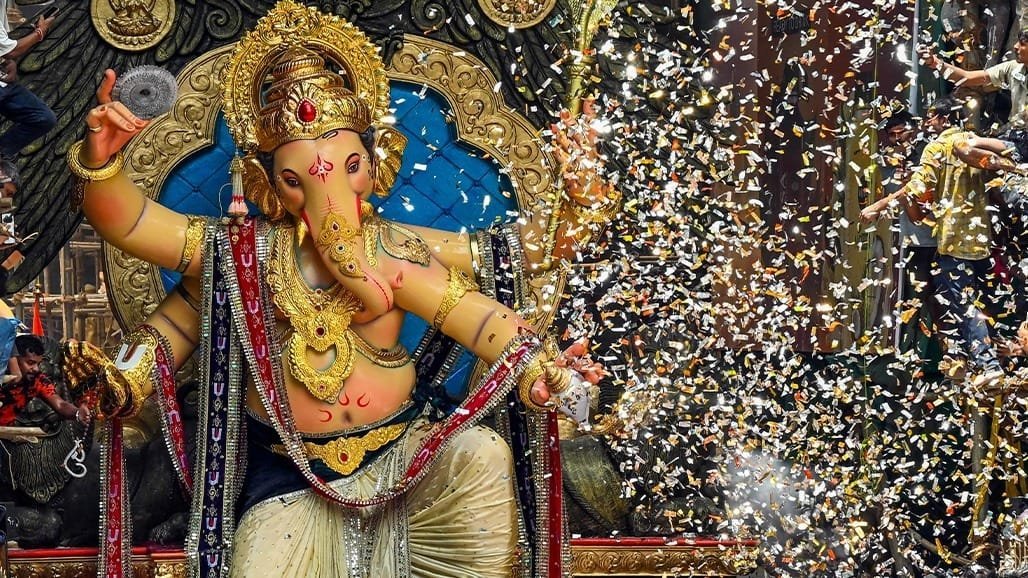 મુંબઈના લાલબાગમાં ગણપતિ પંડાલ પાસે કરંટ લાગવાથી 8 વર્ષની બાળકી સહિત બેના મોત