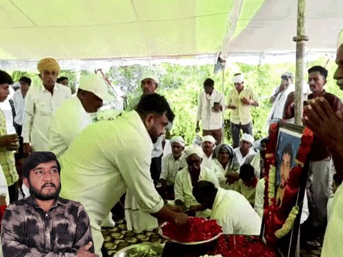 ચંદન રાઠોડને શ્રદ્ધાંજલિ: રાકેશ બારોટ અને વિક્રમ ઠાકોરની ભાવનાત્મક વિદાય, અકસ્માત સ્થળે સ્મારક બનાવશે