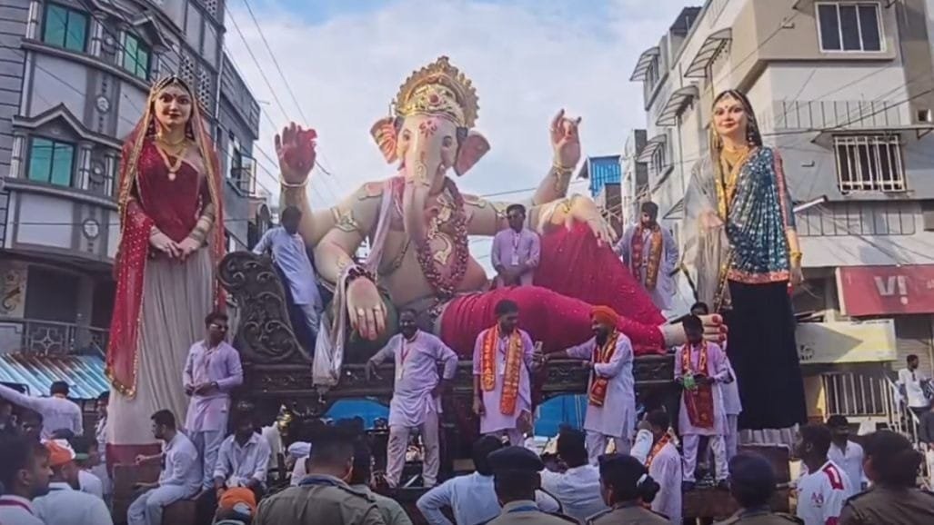 ગોધરામાં ગણેશ વિસર્જન દરમિયાન જાહેરનામા ભંગ બદલ બે મંડળો સામે ફરિયાદ