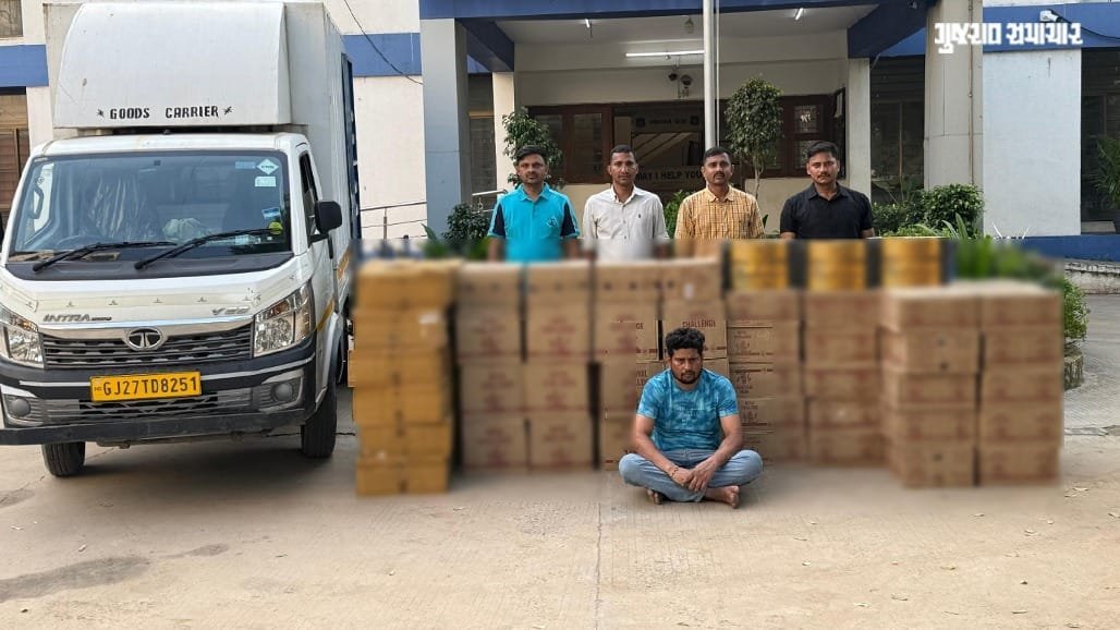 અમદાવાદમાં ગાંધીનગરથી આવતી ડિલિવરી વાનમાંથી 10.35 લાખની વિદેશી દારૂની 2244 બોટલ ઝડપાઈ, ડ્રાઈવર ઝડપાયો