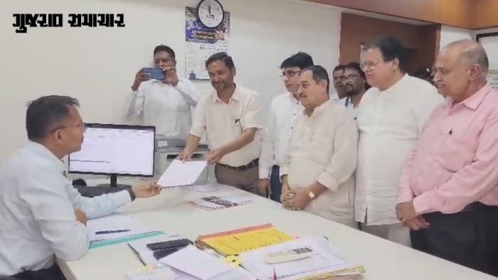 પંચમહાલ: સ્વનિર્ભર શાળા સંચાલકોએ અધિક કલેક્ટરને આવેદનપત્ર આપ્યું, આંદોલનની ચેતવણી