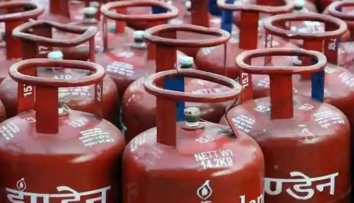 દેશમાં LPG ગ્રાહકો 62 લાખ ઘટ્યા: એપ્રિલથી સપ્ટેમ્બર વચ્ચે સક્રિય જોડાણોમાં ઘટાડો