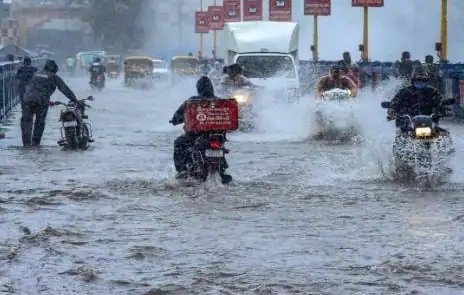 દેશના ઘણા રાજ્યોમાં ભારે વરસાદની આગાહી, દરિયાકિનારે ન જવાની સલાહ