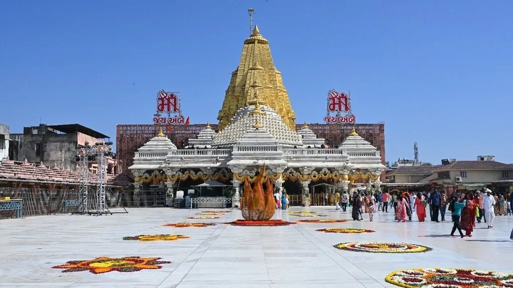 અંબાજી ભાદરવી પૂનમ મહામેળામાં 43 લાખથી વધુ ભક્તોએ દર્શન કર્યા, 4528 ધ્વજા ચઢાવાઈ