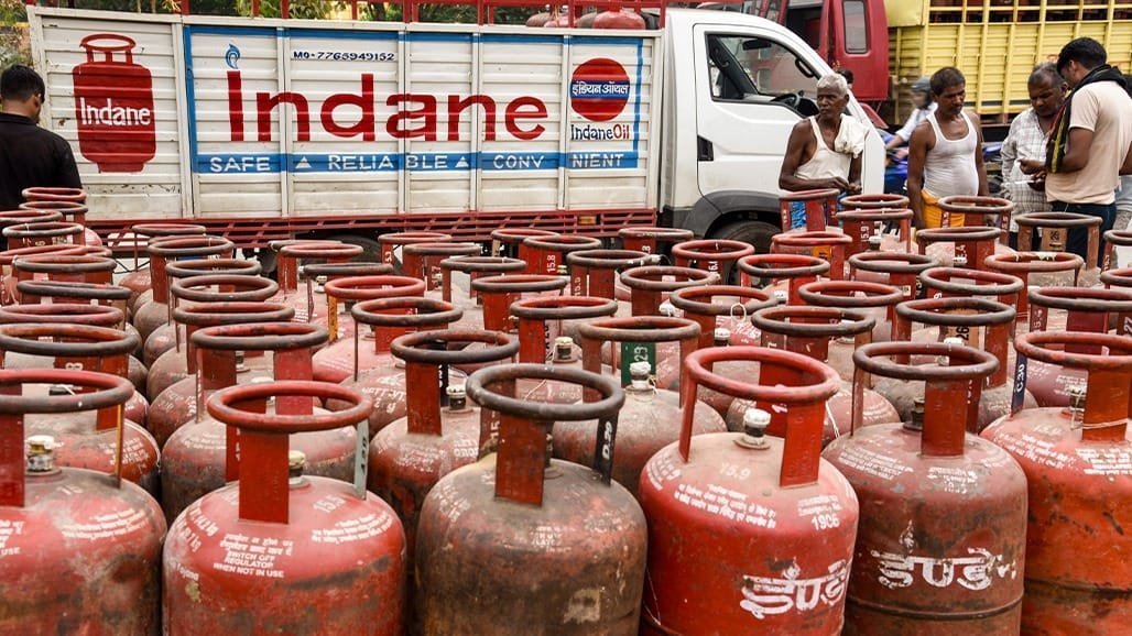 LPG સબસિડી માટે e-KYC આજે અંતિમ દિવસ: કાલથી બંધ થશે લાભ, બજાર ભાવે મળશે સિલિન્ડર