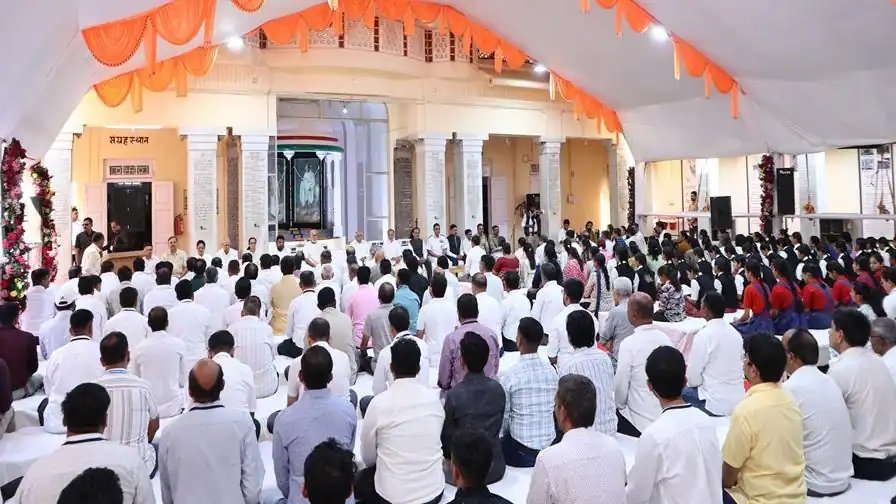 ગાંધી જયંતી 2026: અમદાવાદ આશ્રમ અને પોરબંદર કીર્તિમંદિરમાં સર્વધર્મ પ્રાર્થના, CM ભૂપેન્દ્ર પટેલે આપી શ્રદ્ધાંજલિ