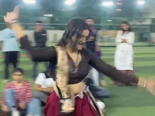 નવરાત્રિ પહેલા ગરબા ક્લાસમાં ધમાકો: 72 સ્ટેપ્સ અને મંડળી ગરબાનો નવો ટ્રેન્ડ, અમદાવાદ-સુરતના ક્લાસીસ હાઉસફુલ