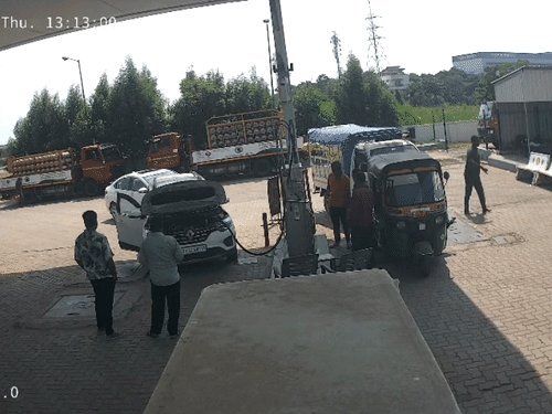કરજણ NH-48 પર CNG ભરતી વખતે કારમાં બ્લાસ્ટ, ચમત્કારિક બચાવ, CCTVમાં ફુરચા ઉડતા કેદ