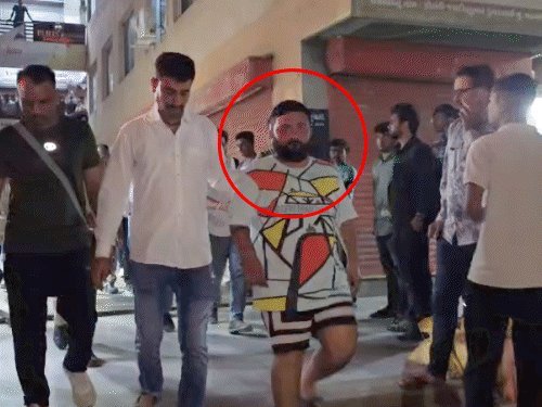 સુરેન્દ્રનગર: 'દીકરી સમજીને તપાસ કરજો' પત્રથી ખૂલ્યો જીમનો કાળો કારનામો, 100 યુવતીના 1300 વાંધાજનક ફોટા-વીડિયો મળ્યા